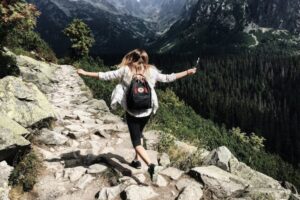 solo women traveler
