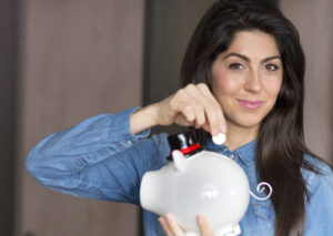 women with Piggybank - mutual funds for women