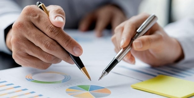 Right Mutual Fund - Two People Pointing Pen on The Pie Chart